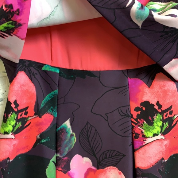 Vince Camuto - Picture 4 of 8